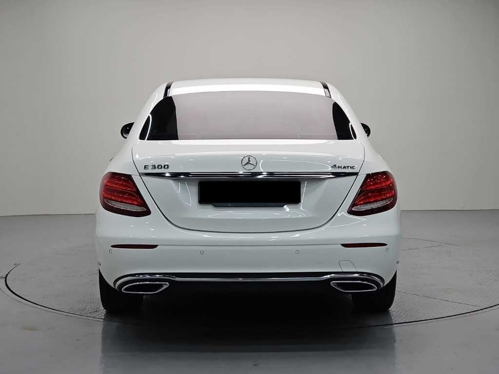 Mercedes-Benz E-Class — photo 03