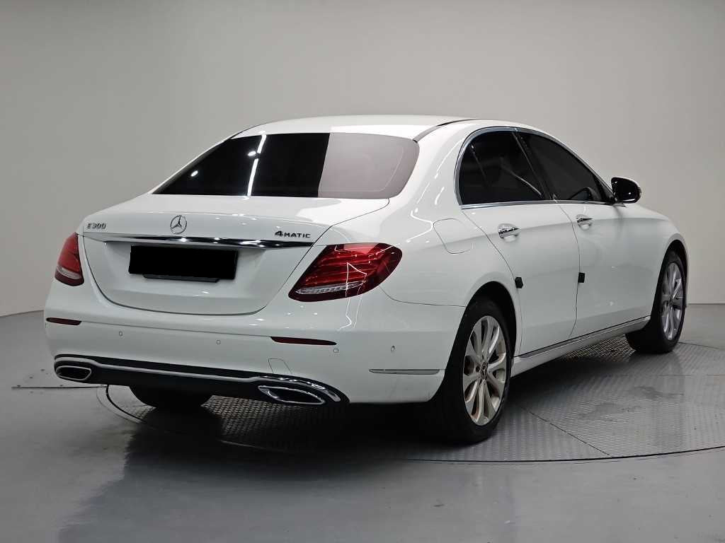 Mercedes-Benz E-Class — photo 04