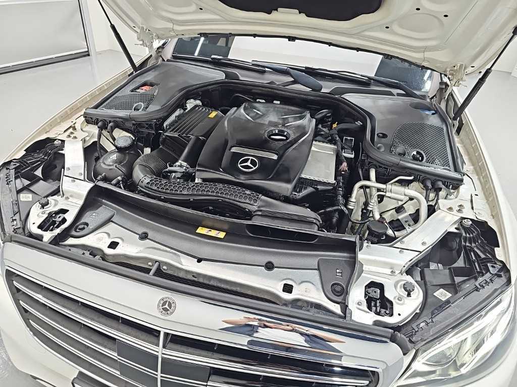 Mercedes-Benz E-Class — photo 05