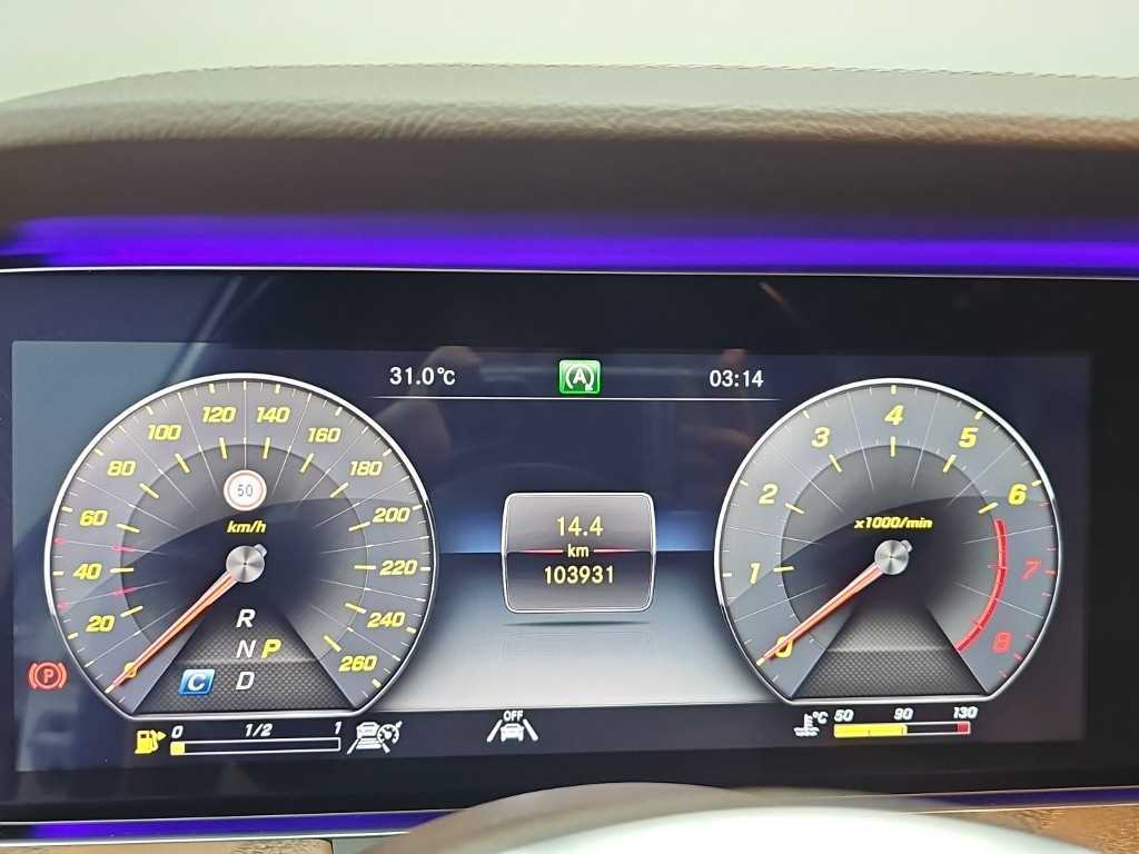 Mercedes-Benz E-Class — photo 06