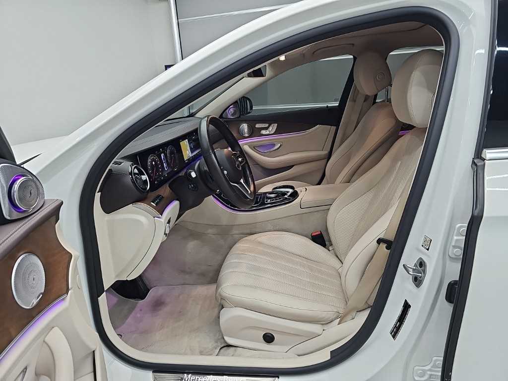 Mercedes-Benz E-Class — photo 11