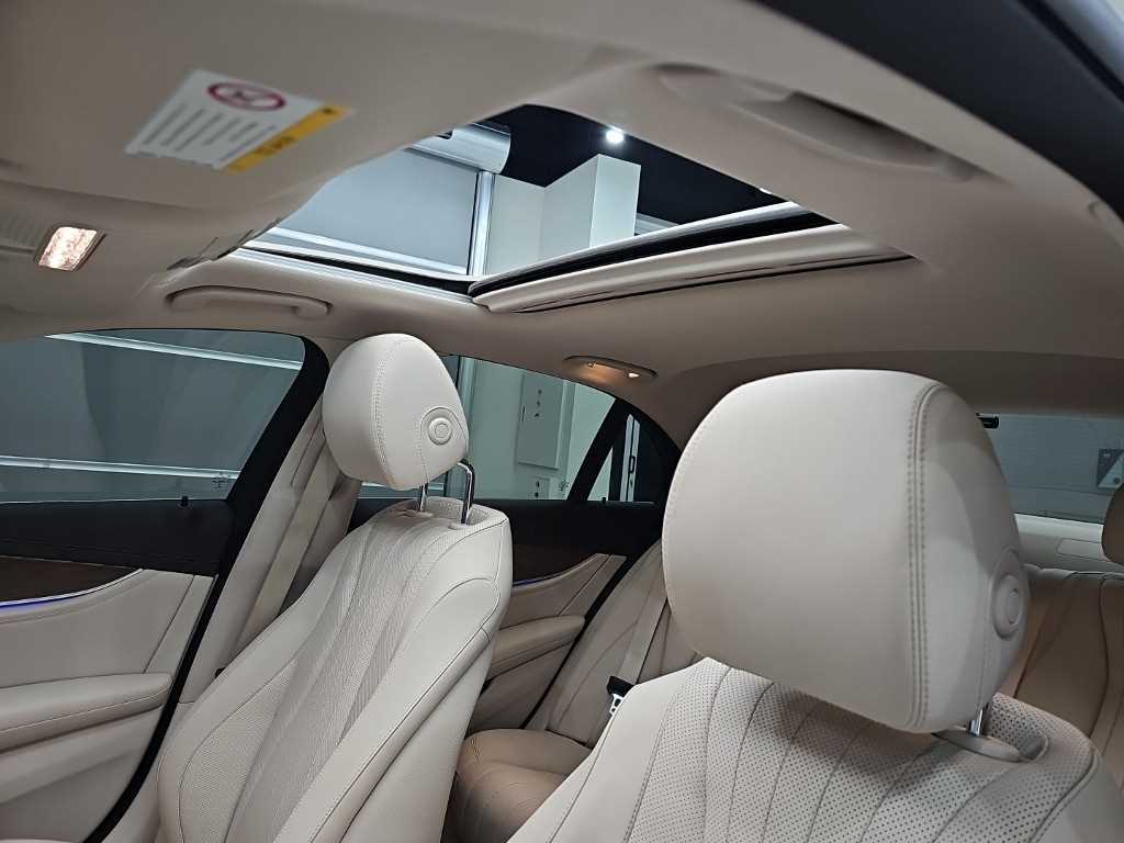 Mercedes-Benz E-Class — photo 14
