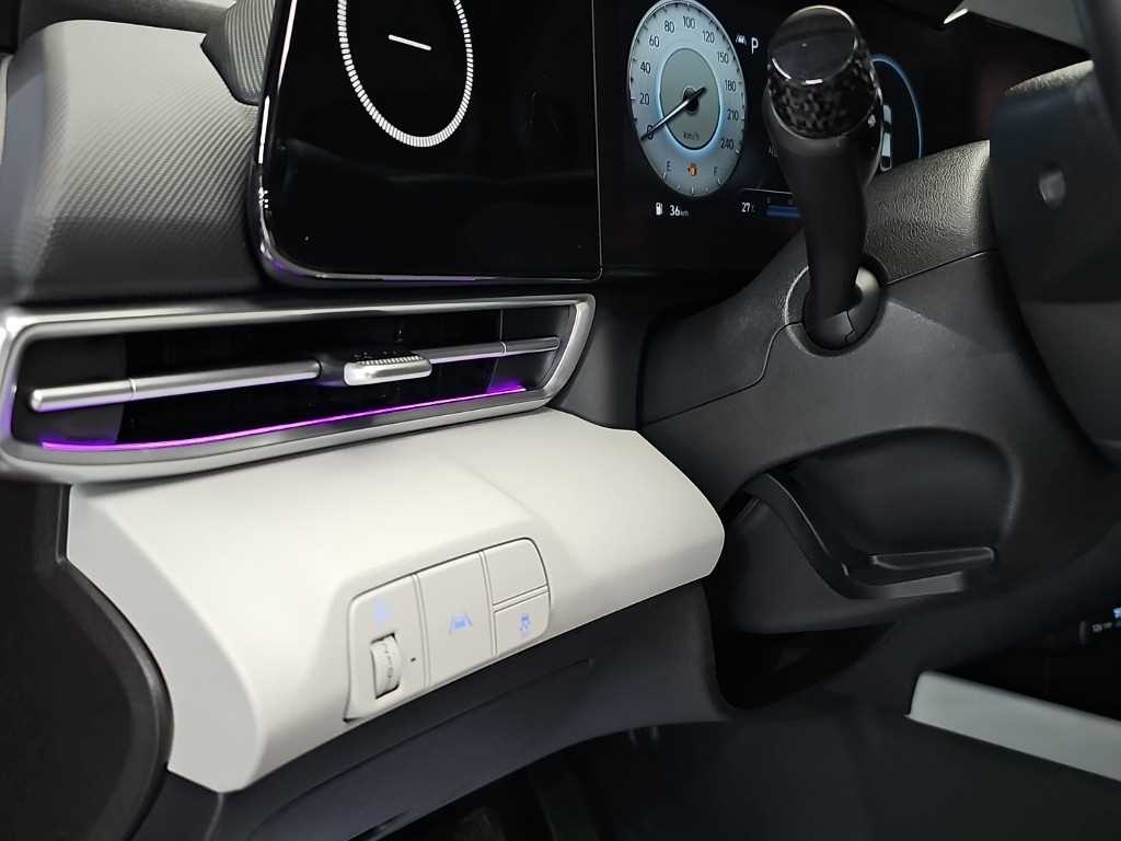 Hyundai Avante — photo 16