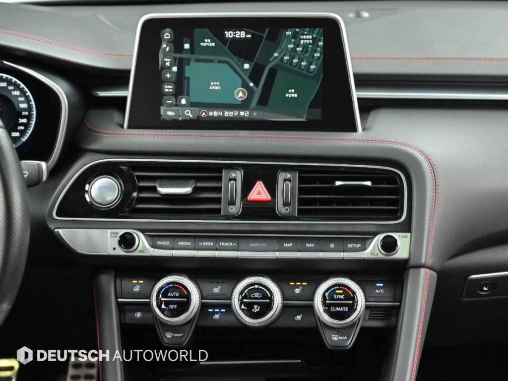 Genesis G70 — photo 14