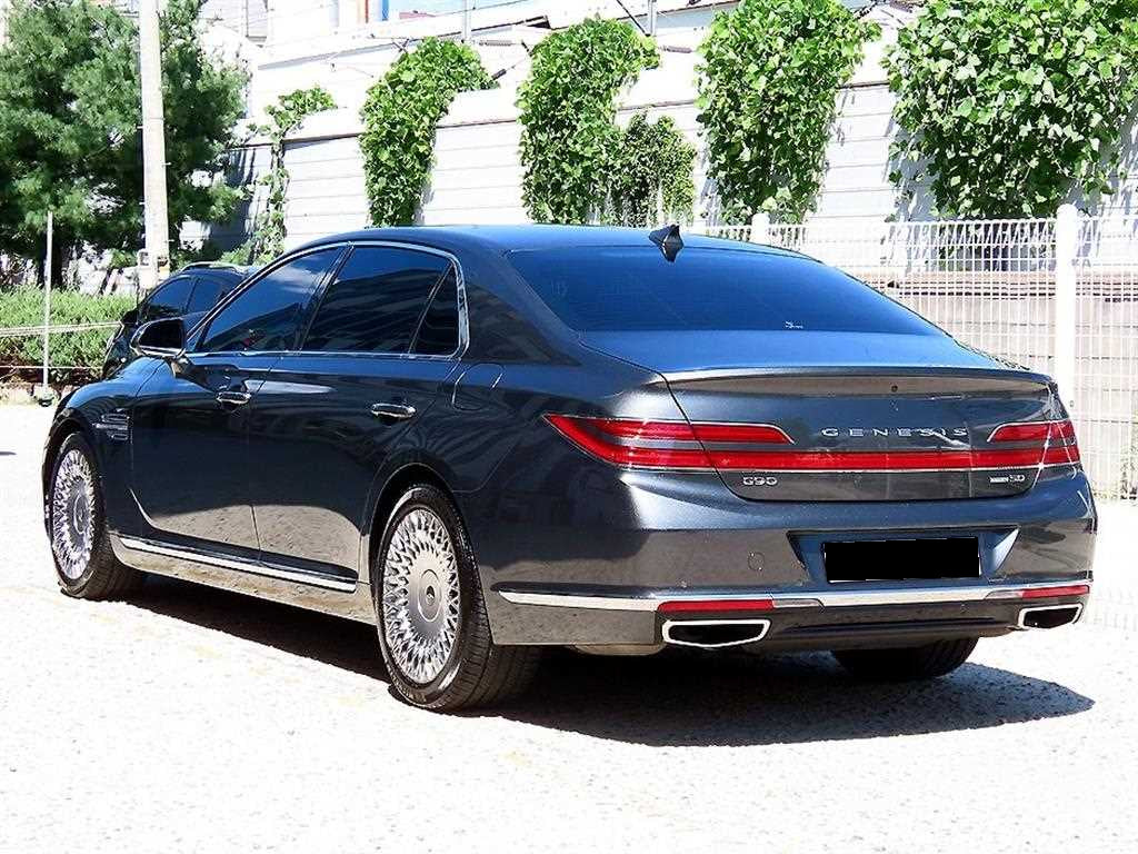 Genesis G90 — photo 03