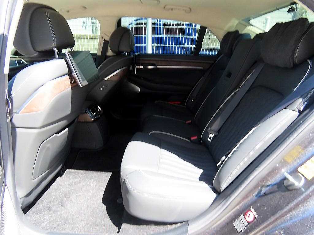 Genesis G90 — photo 06