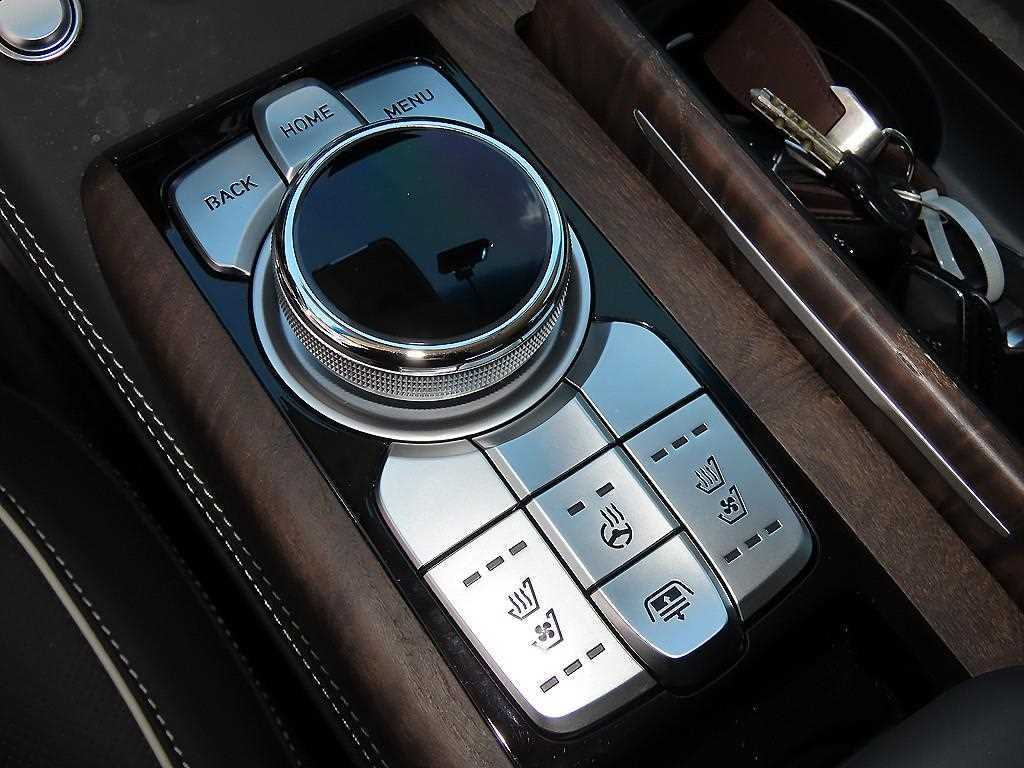 Genesis G90 — photo 12