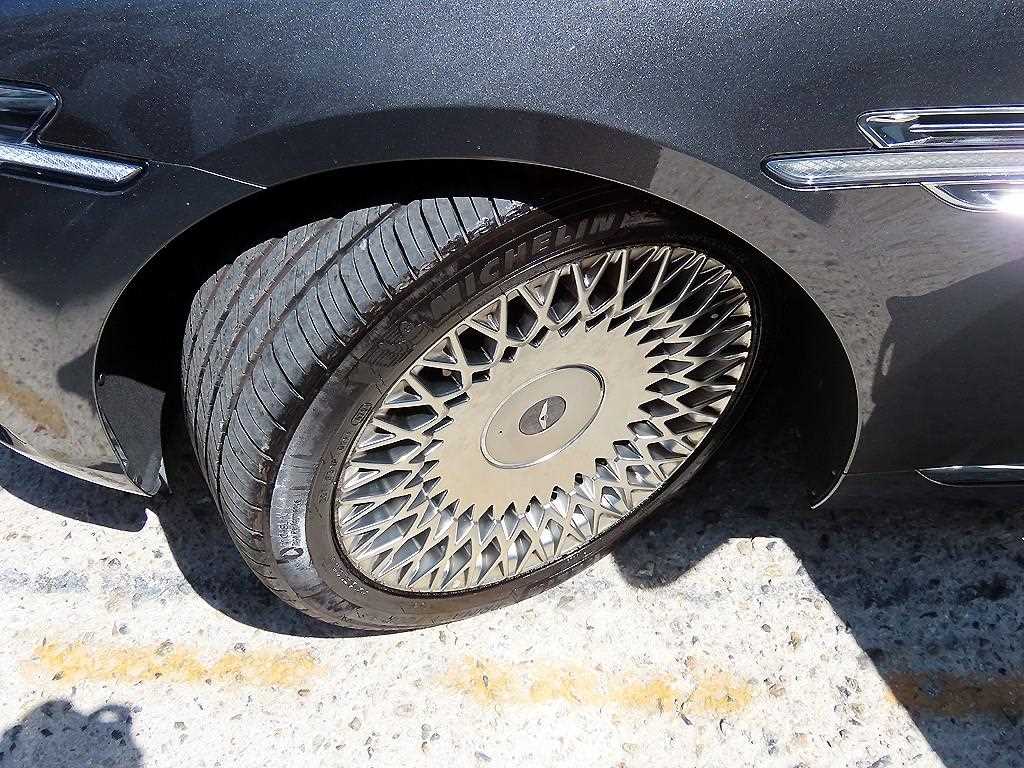Genesis G90 — photo 20