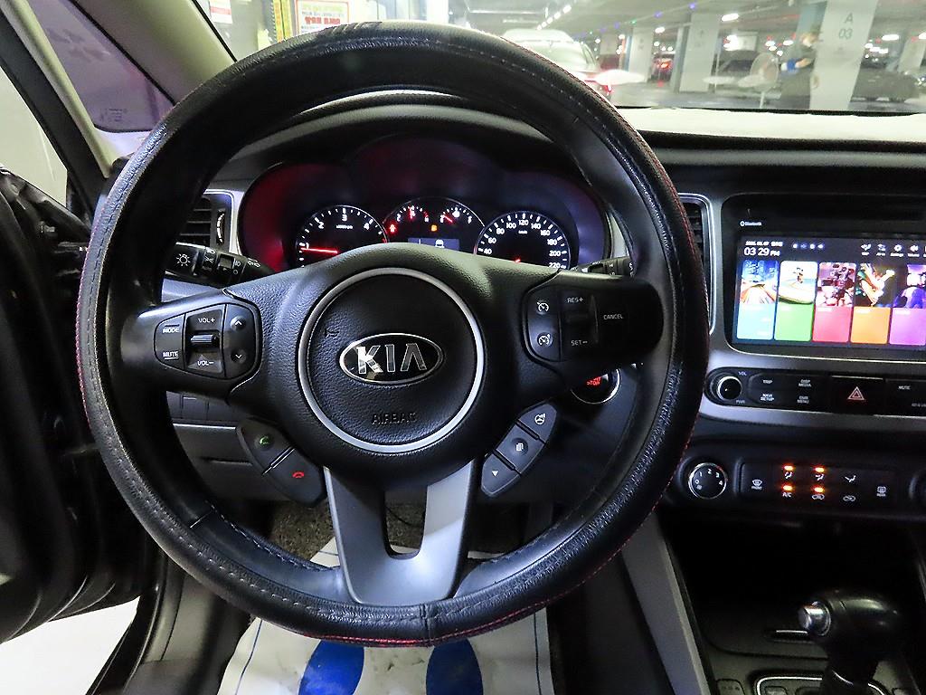 Kia Carens — photo 08