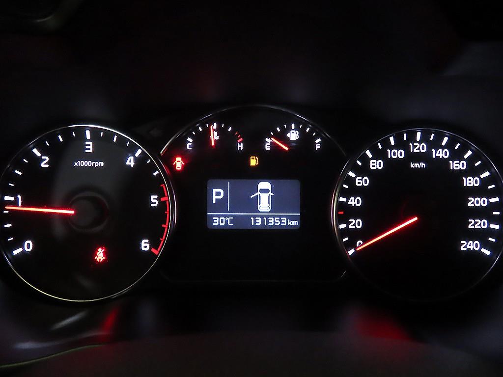 Kia Carens — photo 09