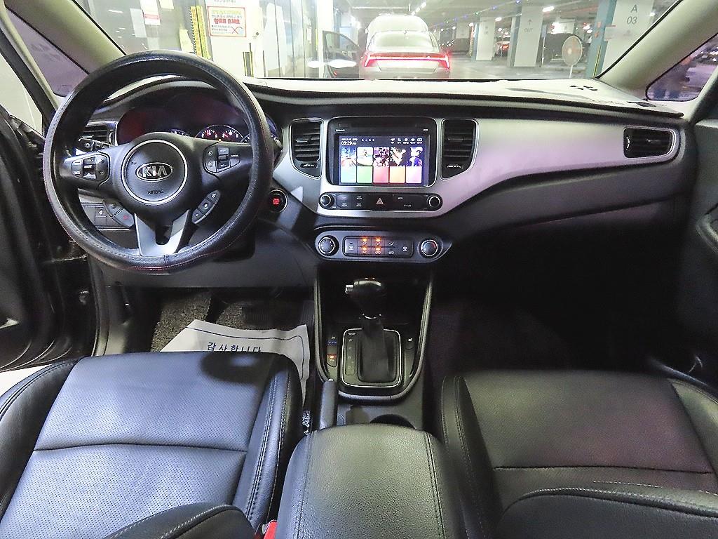 Kia Carens — photo 10