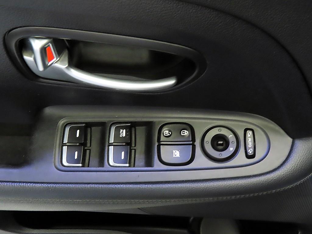 Kia Carens — photo 13