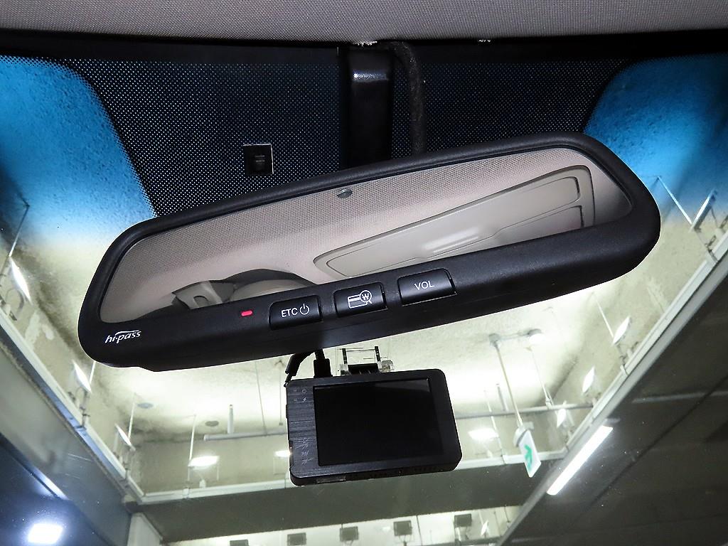 Kia Carens — photo 17