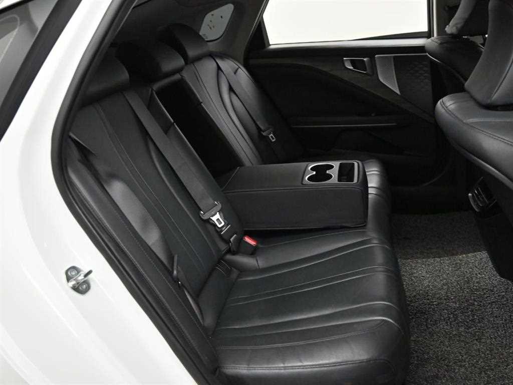 Kia K8 — photo 12