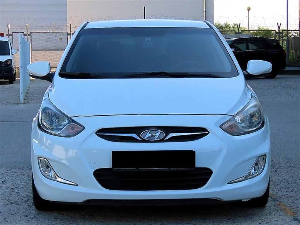 Hyundai Accent — photo 01
