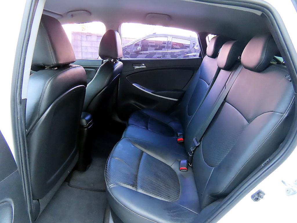 Hyundai Accent — photo 06