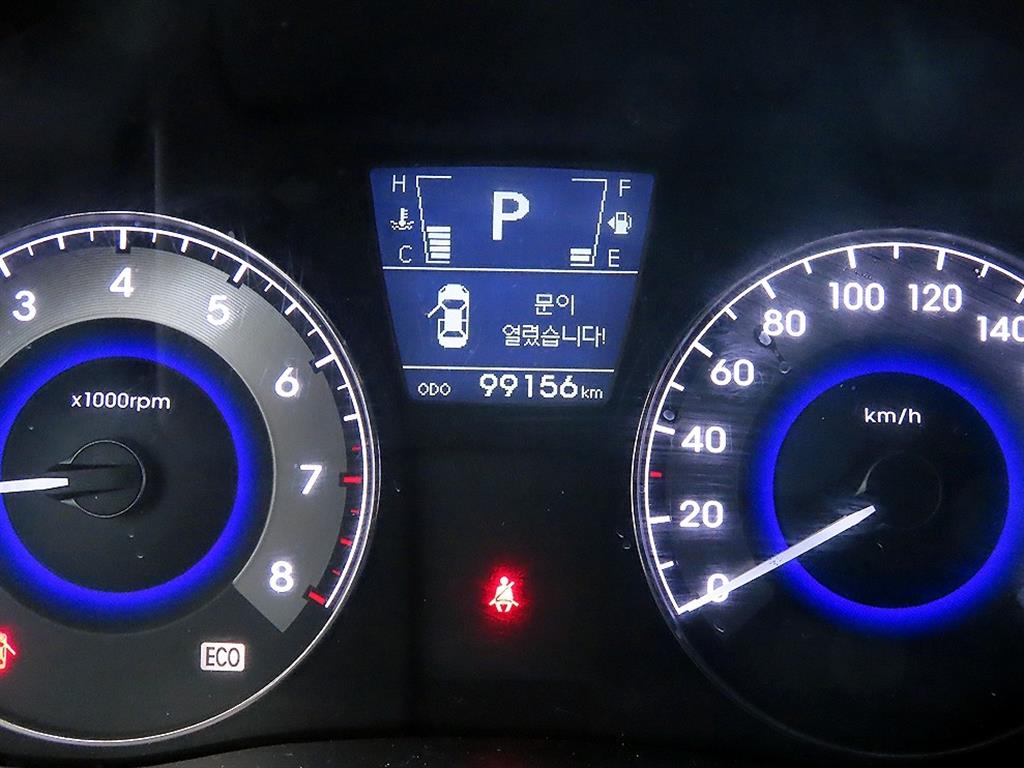 Hyundai Accent — photo 09