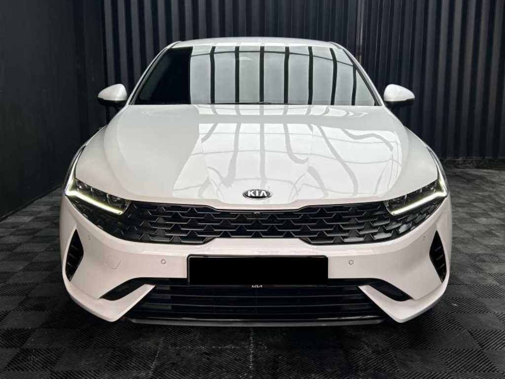 Kia K5 — photo 01
