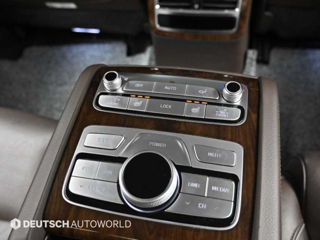 Kia K9 — photo 16