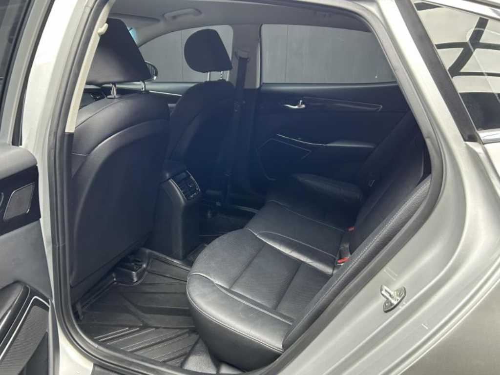 Kia K7 — photo 05