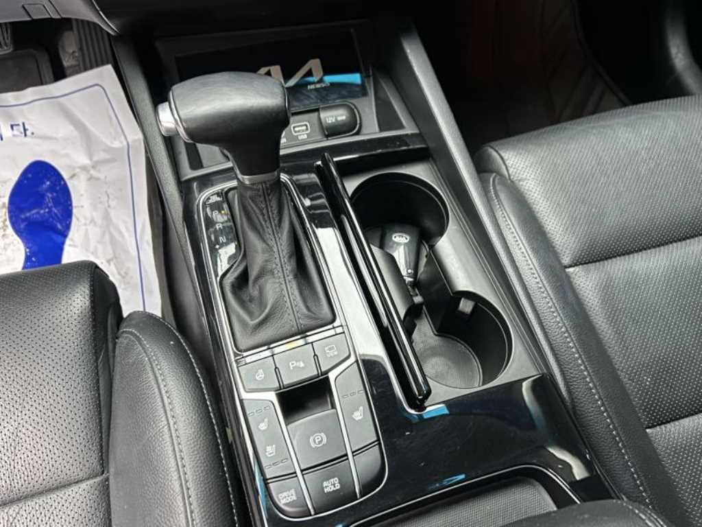 Kia K7 — photo 09