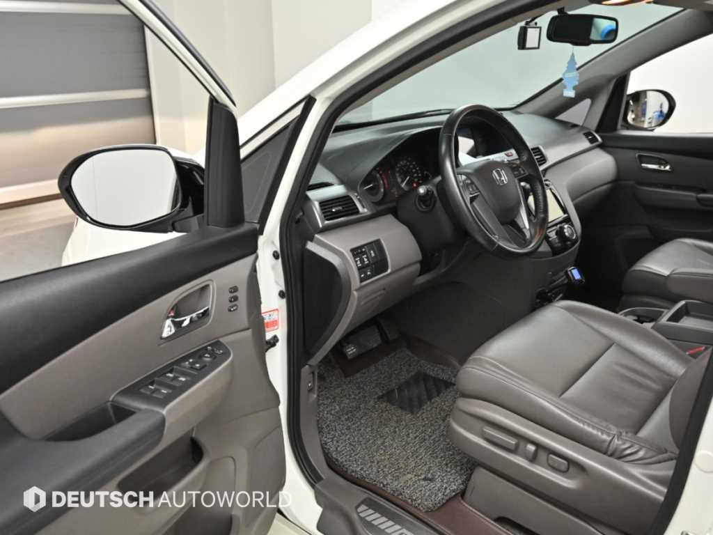 Honda Odyssey — photo 11