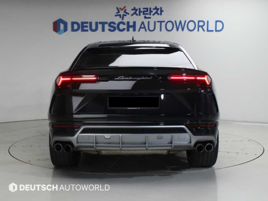 Lamborghini Urus — photo 04