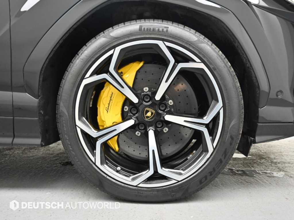 Lamborghini Urus — photo 05