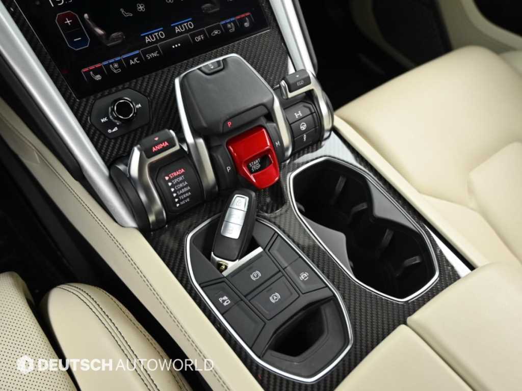 Lamborghini Urus — photo 09