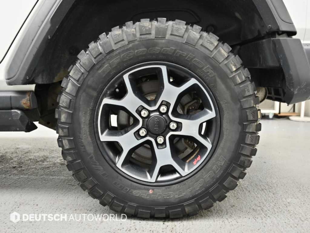 Jeep Wrangler — photo 05
