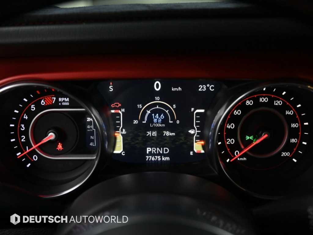 Jeep Wrangler — photo 08