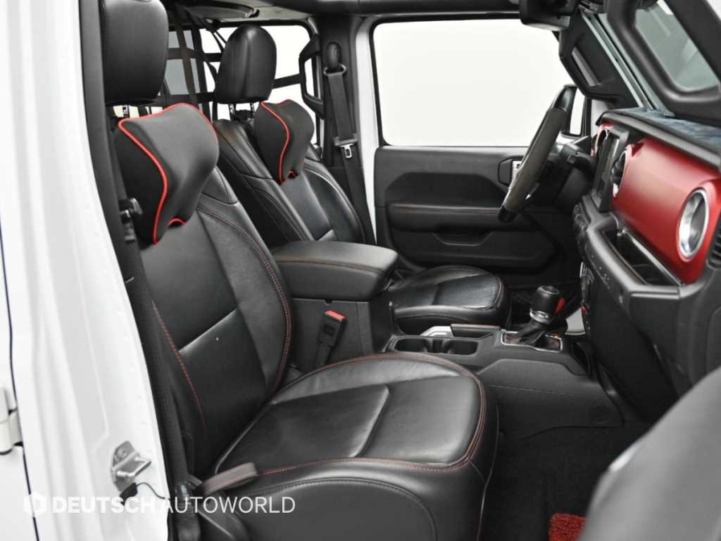Jeep Wrangler — photo 10