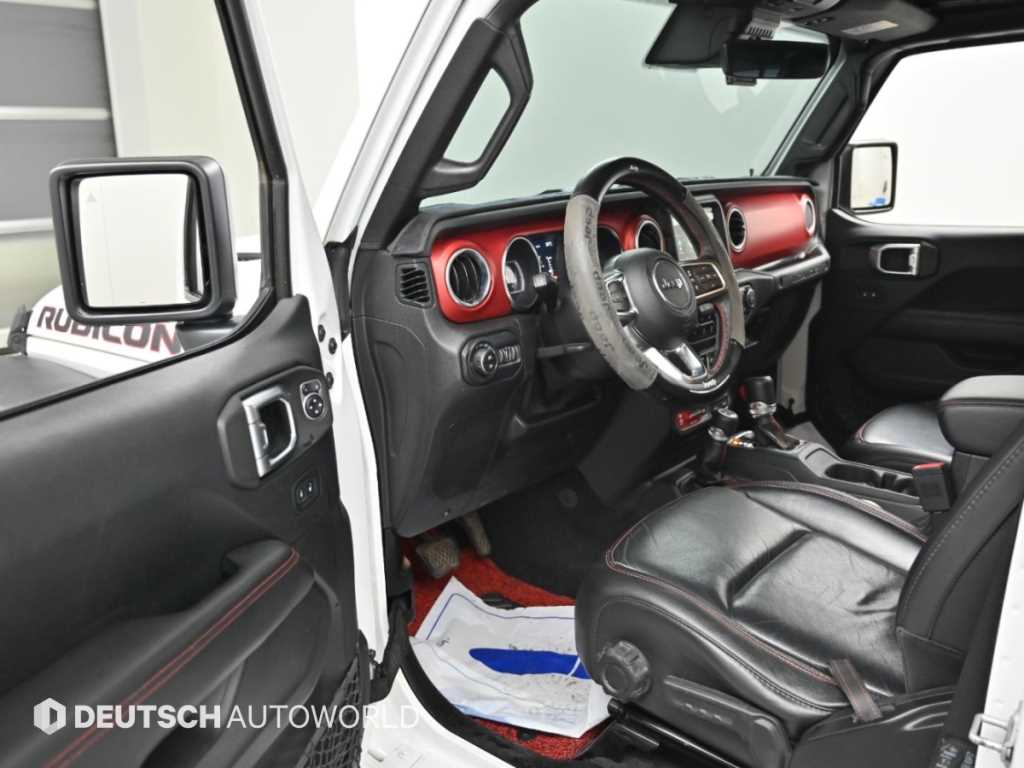 Jeep Wrangler — photo 11