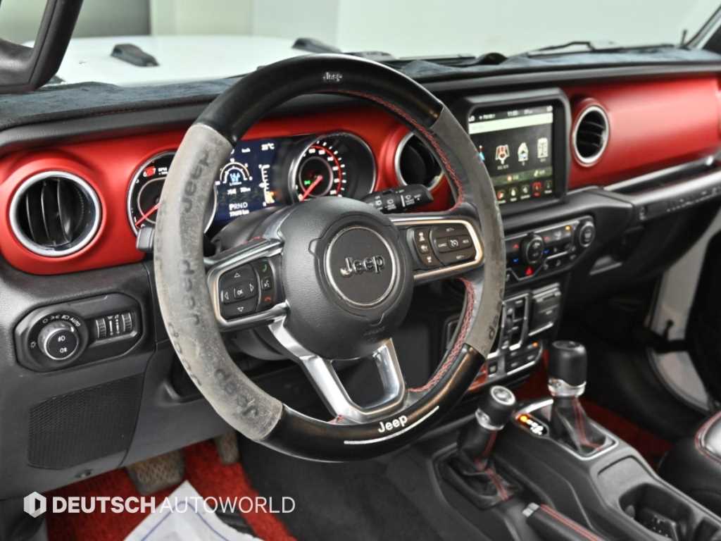 Jeep Wrangler — photo 13