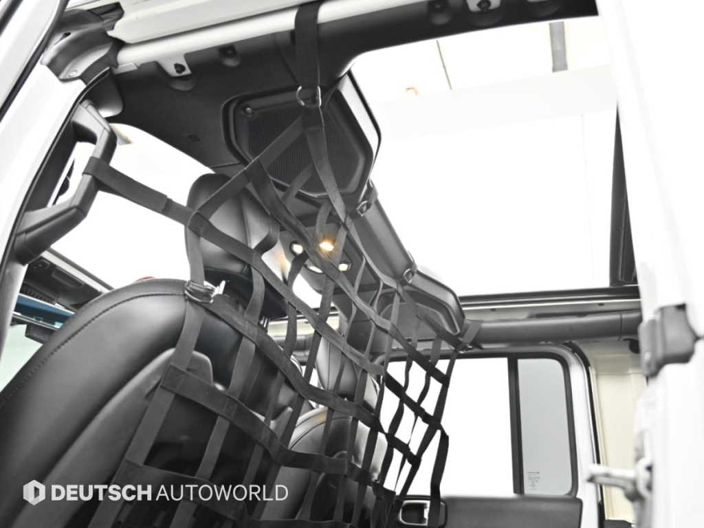 Jeep Wrangler — photo 18