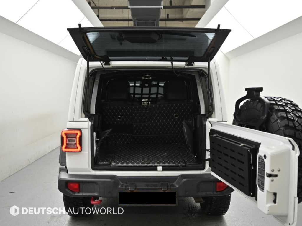 Jeep Wrangler — photo 19
