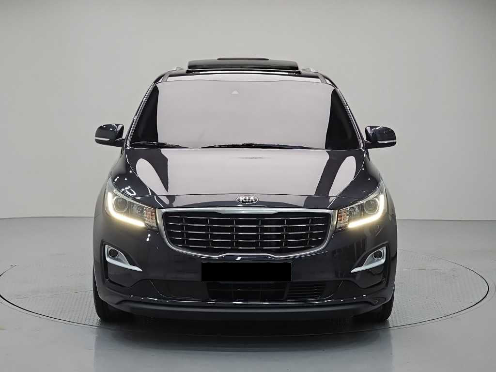 Kia Carnival — photo 02