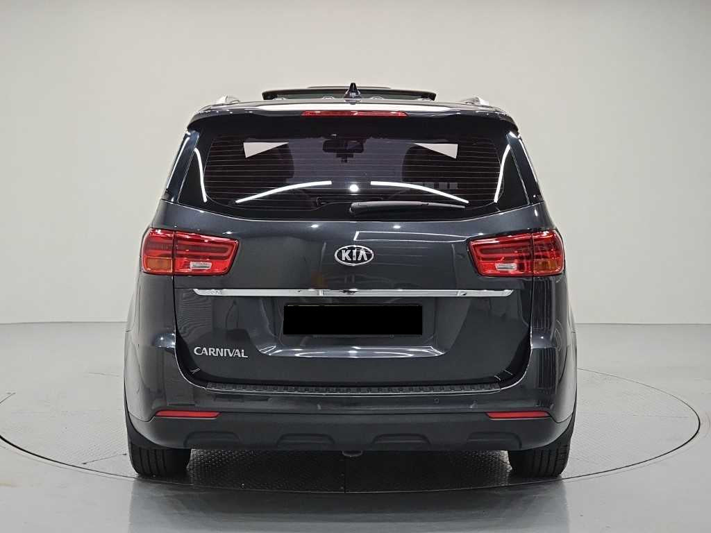 Kia Carnival — photo 03