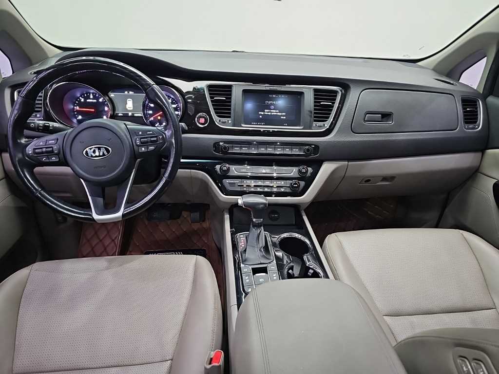 Kia Carnival — photo 07