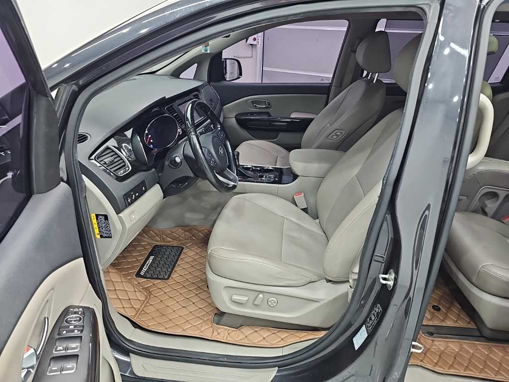 Kia Carnival — photo 11
