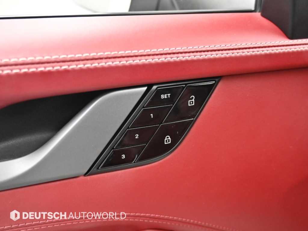 Porsche 911 — photo 16