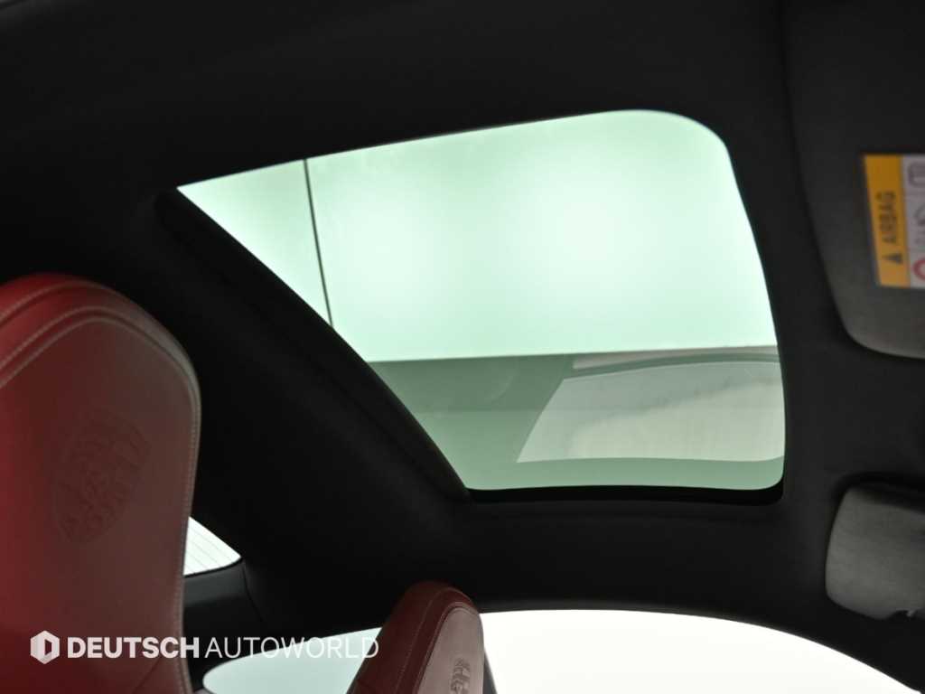 Porsche 911 — photo 18