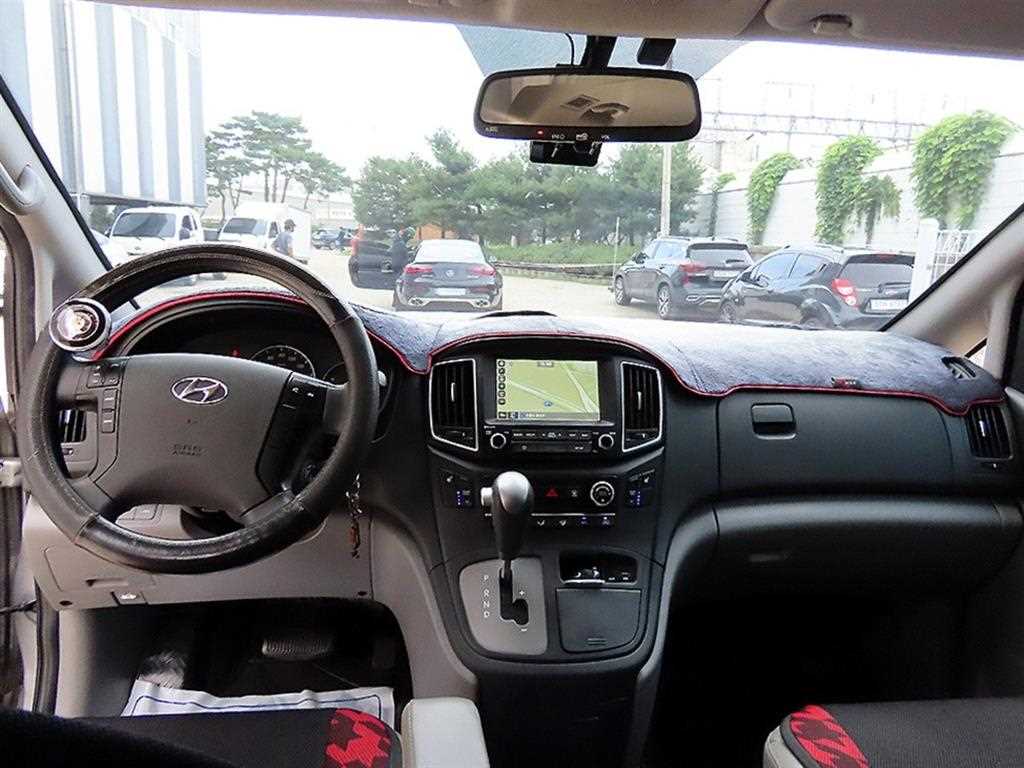 Hyundai Starex — photo 08
