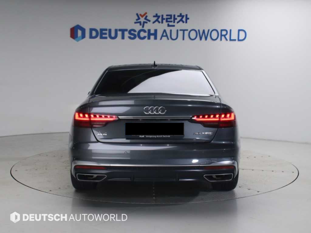 Audi A4 — photo 04