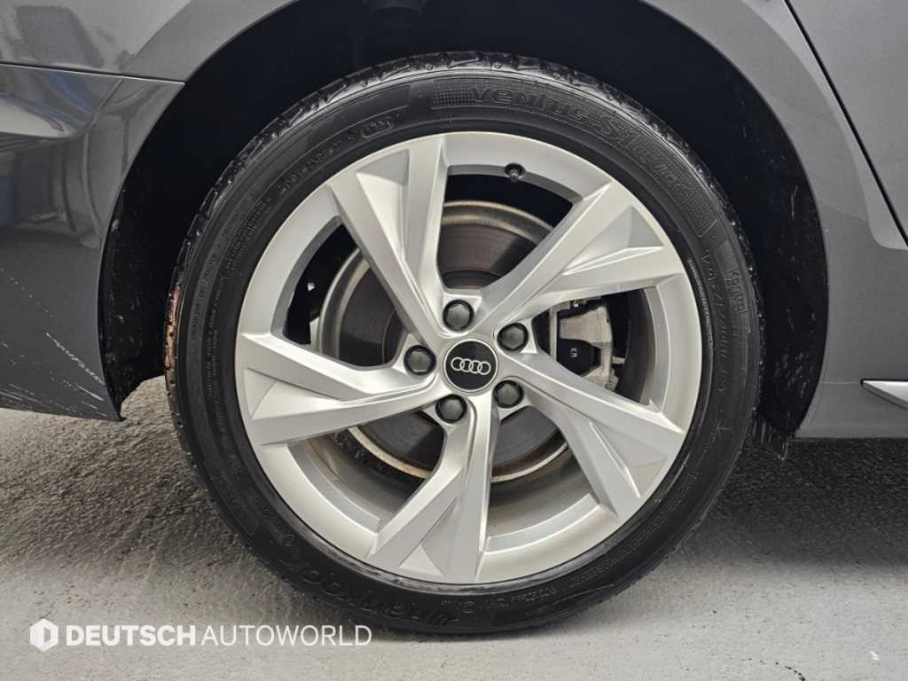 Audi A4 — photo 05