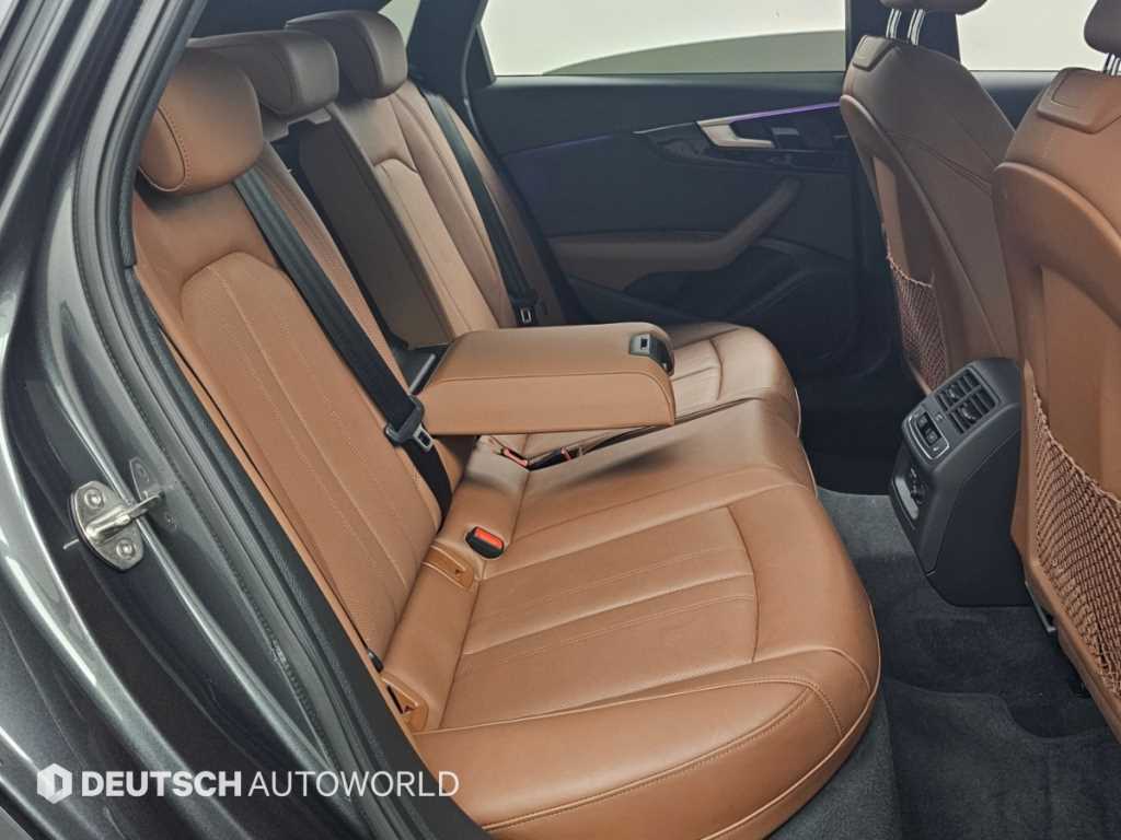 Audi A4 — photo 12