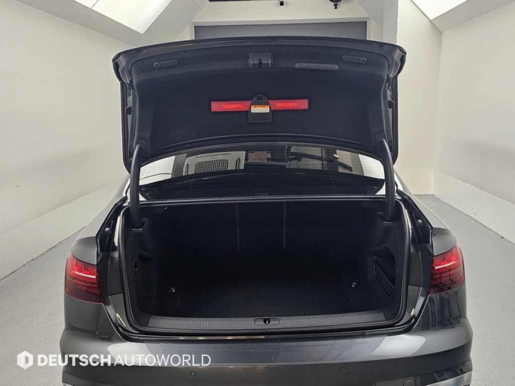 Audi A4 — photo 19
