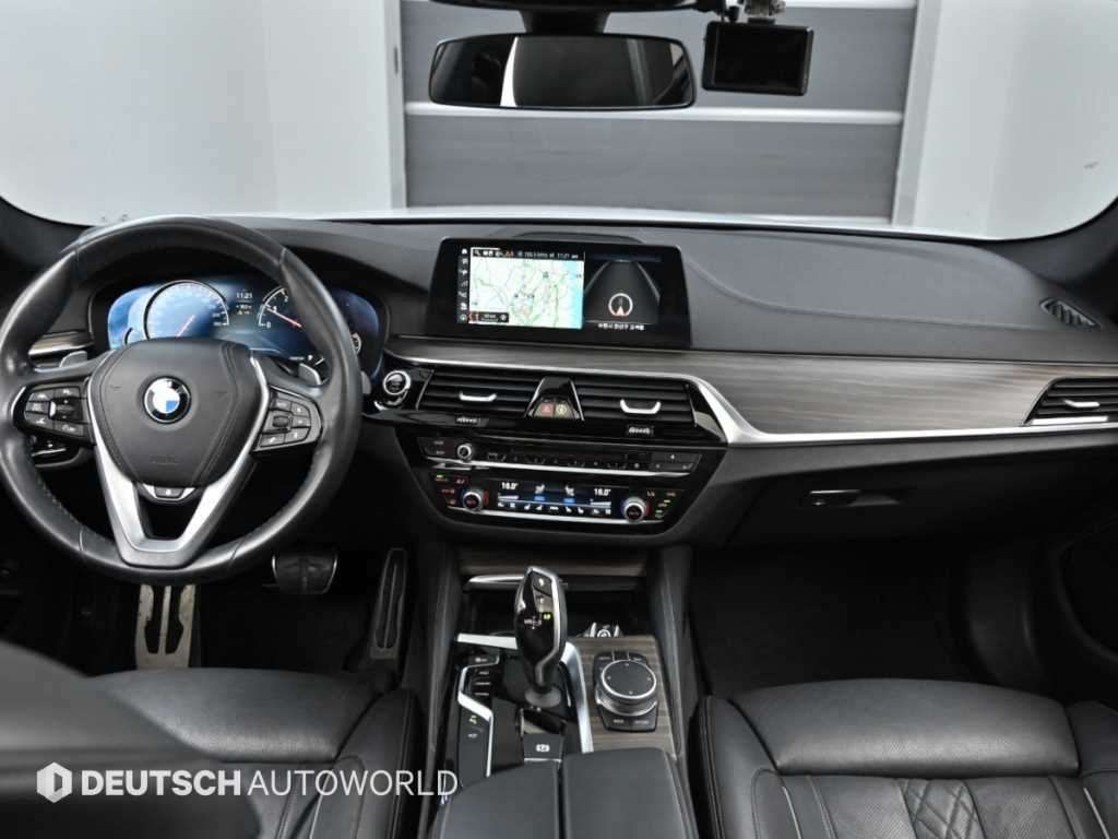 BMW 5-Series — photo 07