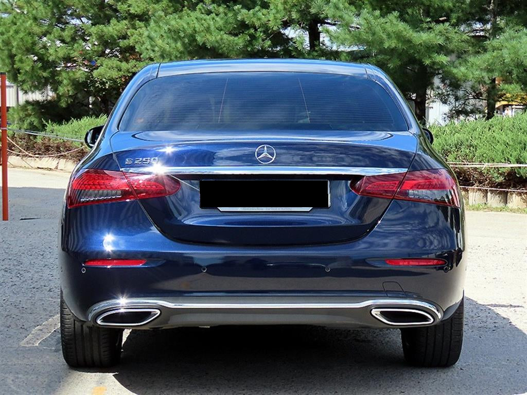 Mercedes-Benz E-Class — photo 04