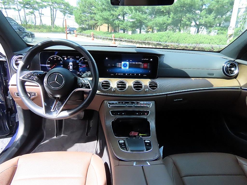 Mercedes-Benz E-Class — photo 07